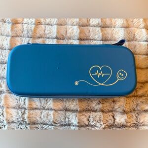 Blue Heartbeat Design Butterfox hardshell Case,EUC